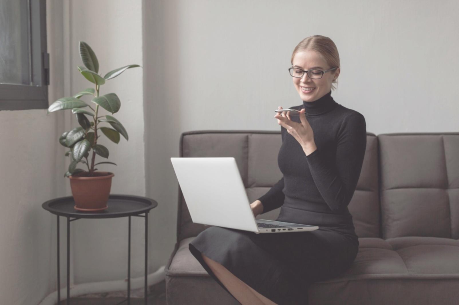 Espacio de trabajo con herramientas de interpretación de datos económicos